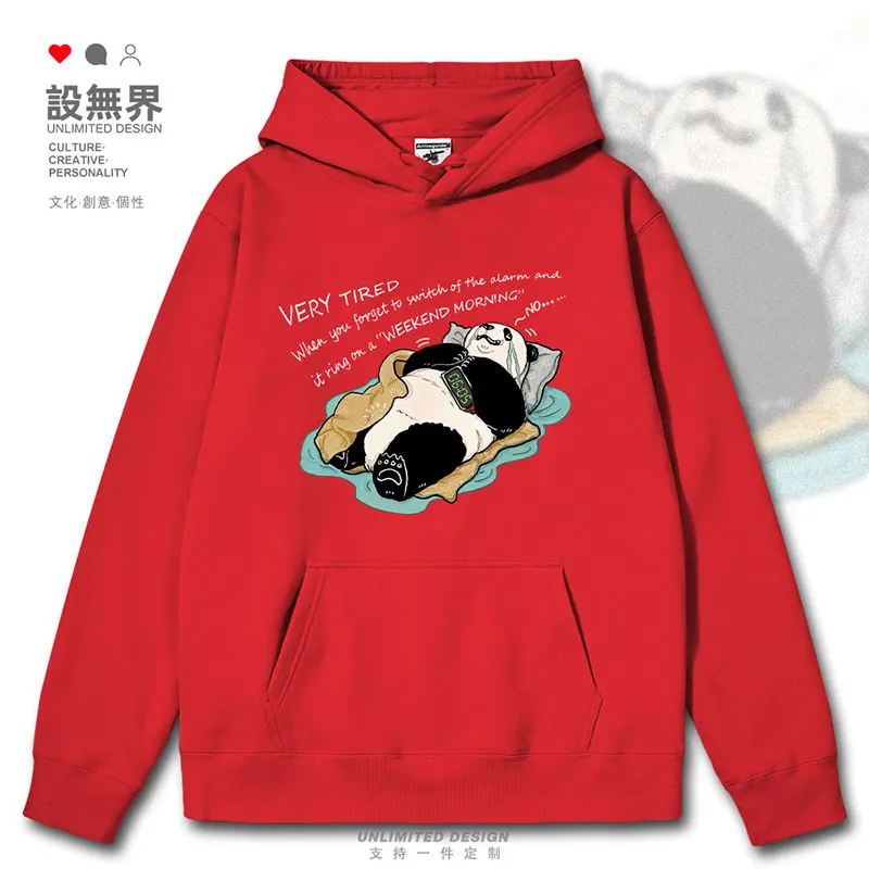 Лежа на кровати панды просыпаются раньше рабочие люди кольца с будильником для