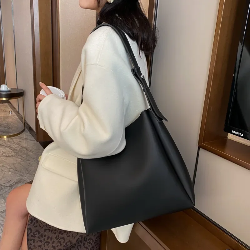 

design luxury ladies bucket PU shoulder bag single shoulder large capacity messenger broadband female solid color handbag