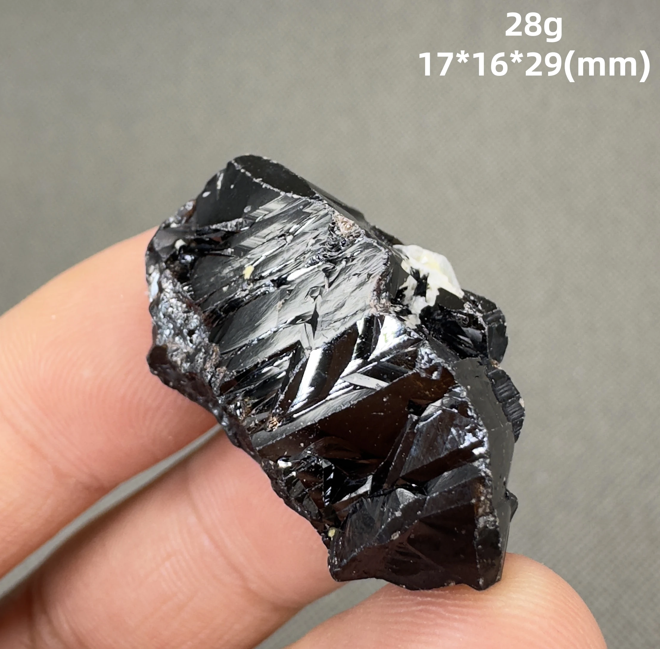 

Набор минералов QIANCHUAN: кастерит, кварц, камни