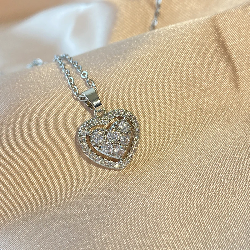 

Luxury Heart-Shaped Necklace Geometric Rhinestone Zircon Pendant Necklaces for Women Girls Simple Party Birthday Fashion Jewelry