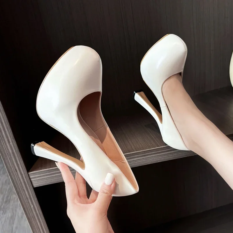 Женские туфли-лодочки на массивной платформе с круглым носком