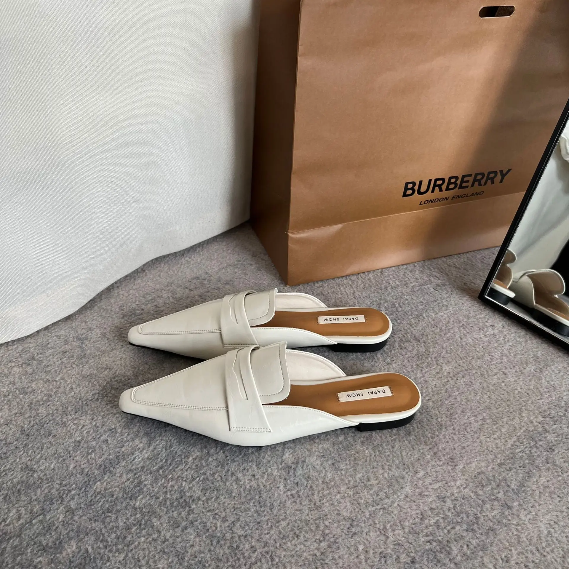 FAFA 2023 French Retro Pointed Toe Baotou Semi-slippers Women's Daily Commuting Temperament Flat Slip-on Muller Shoes