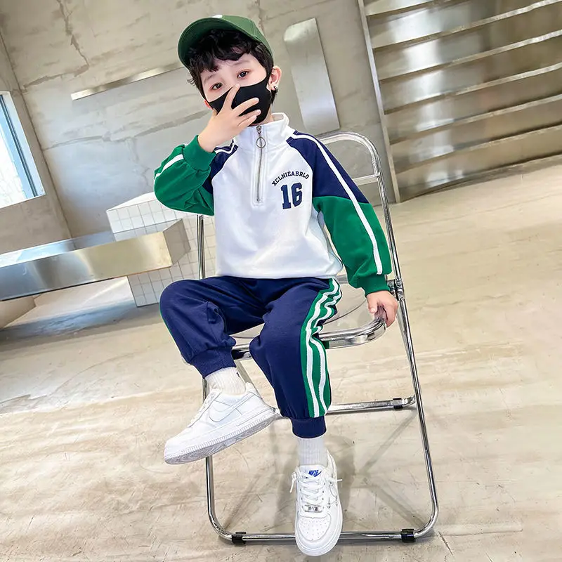 

Детский спортивный костюм из двух предметов, на возраст 5-12 лет