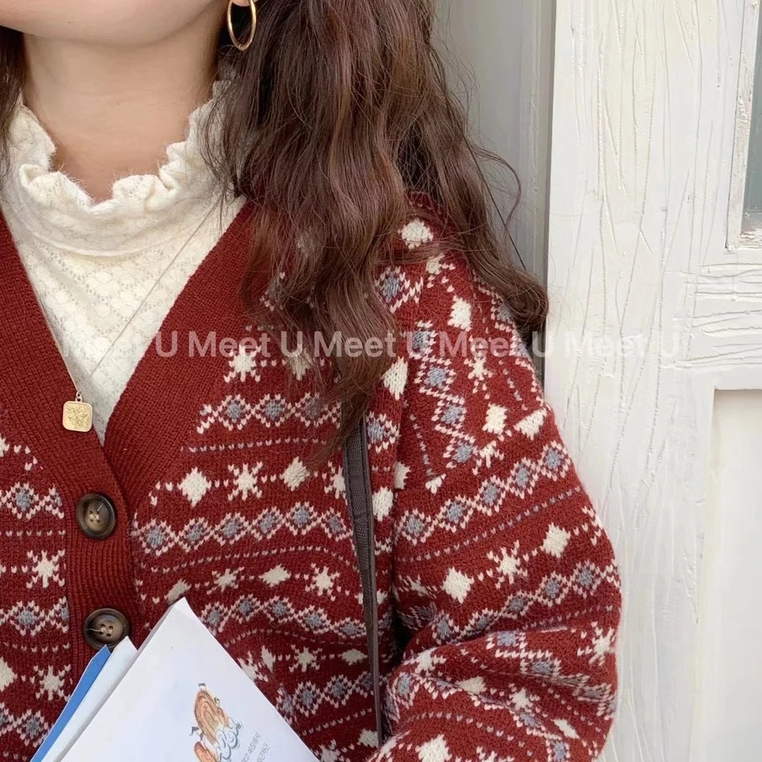 Женский трикотажный кардиган с V-образным вырезом на пуговицах