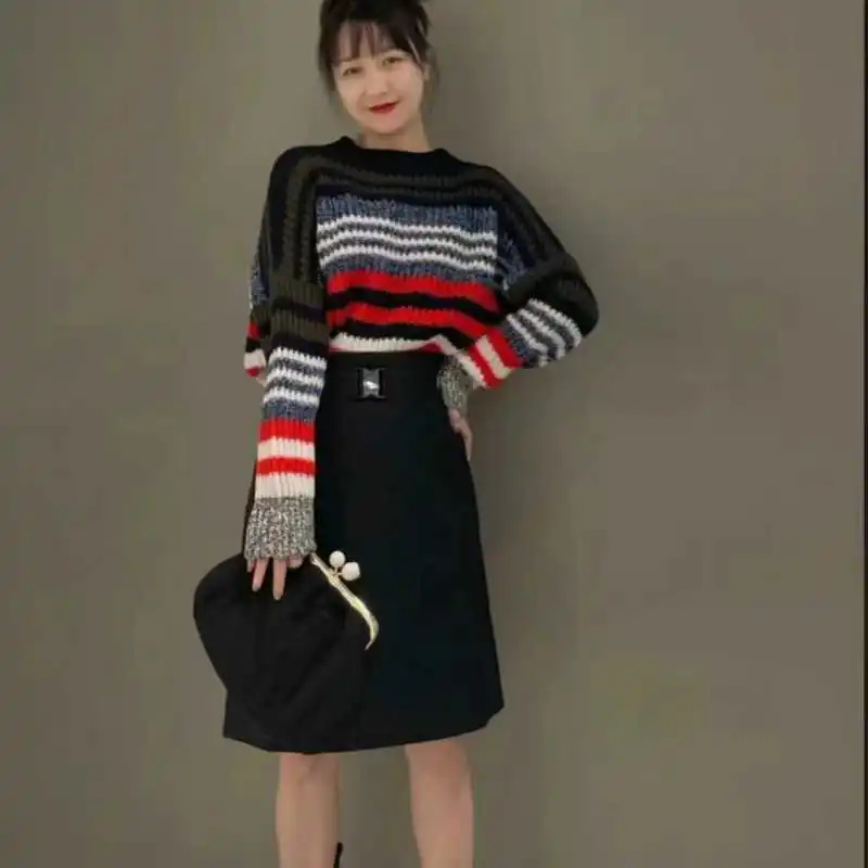 

2023 New Autumn and Winter Women Round Neck Striped Long-sleeved Pullover Sweater