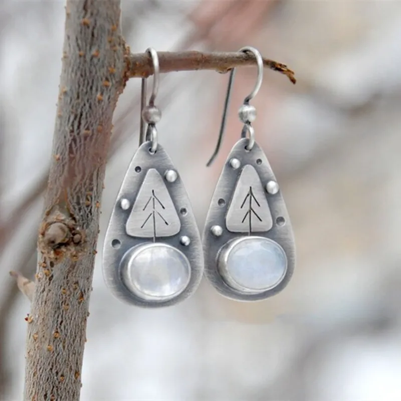 

Simple Oval Inlaid Moonstone Hook Earrings Vintage Silver Color Metal Carving Triangular Fish Bone Dangle Earrings for Women