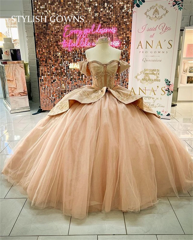 

Charming Off The Shoulder Ball Gown Quinceanera Dress For Girls Beaded Birthday Party Gowns Appliques Prom Dresses Tiered Vestid