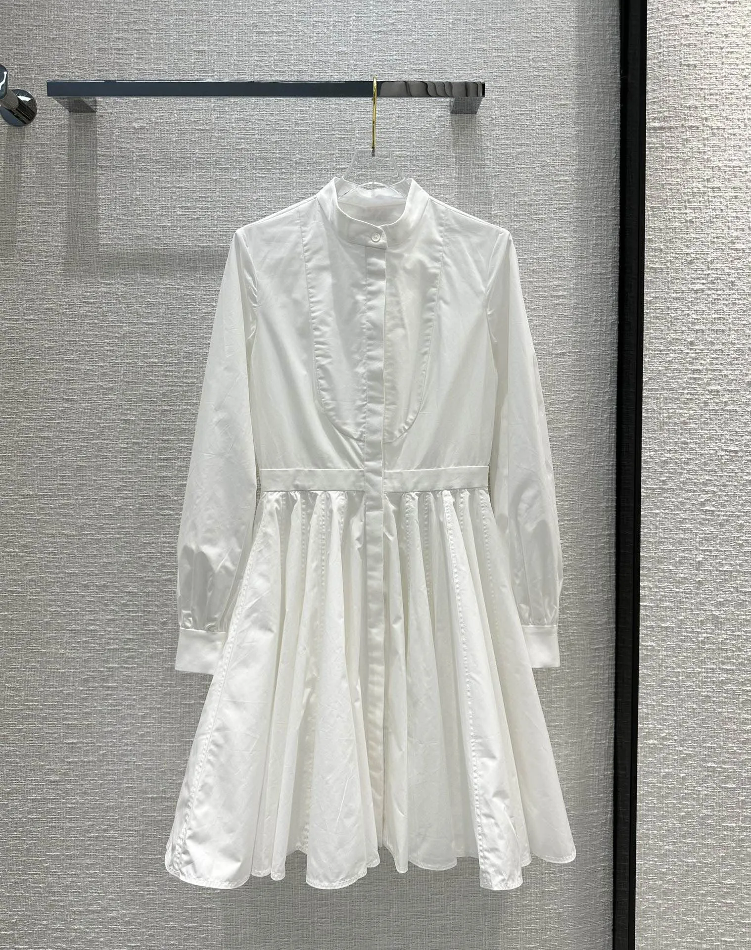 

Stand-up collar shirt dress closed waist fan pressed pleated oversized skirt design 2023 summer new hot