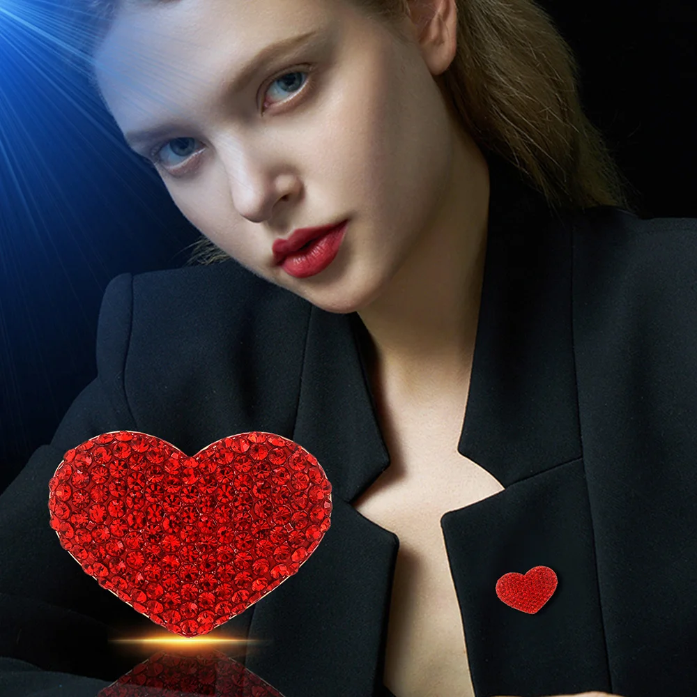 

Red Color Rhinestone Heart Brooches for Women Delicate Cooper Corsage Pin Ladies Holiday Gifts Dress Accessories Classic Jewelry