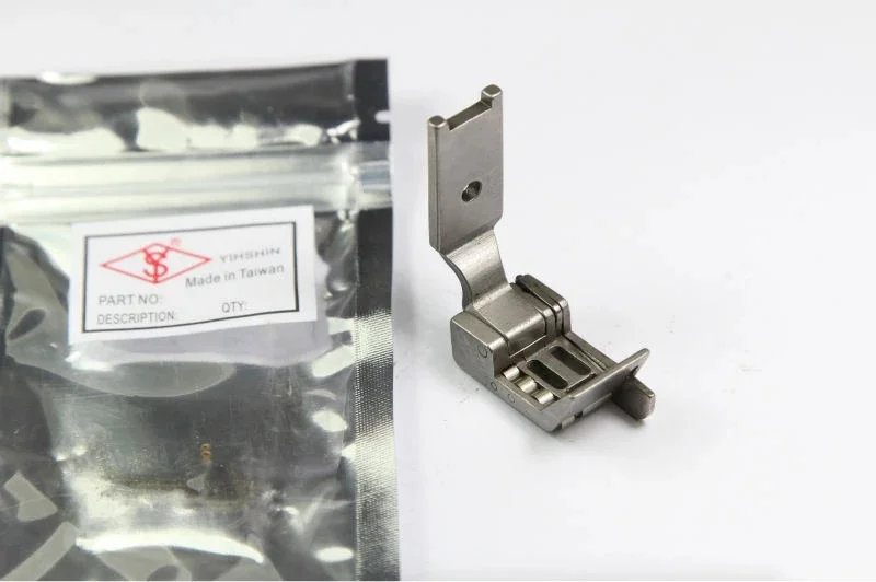

YIHSHIN R570 3/8 ROLLER PRESSER FOOT WITH KNIFE FOR DUOBLE NEEDLE SEWING MACHINE SPECIALLY FOR LEATHER MATERIAL