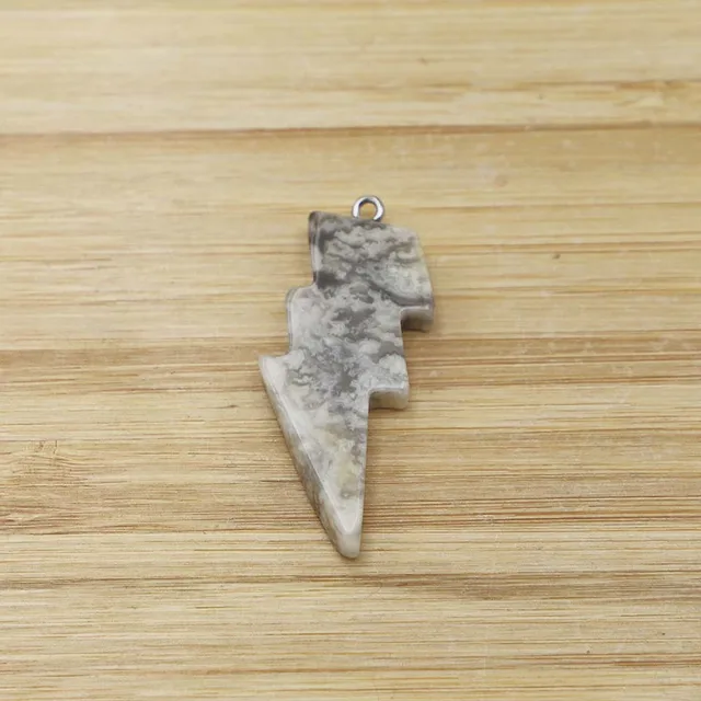 камень молний. камень молний. камни в степи. молнии кататумбо венесуэла. экскалибур меч в камне.