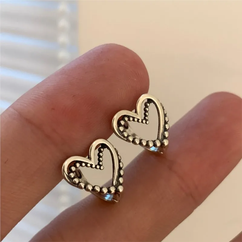 

ANENJERY Vintage Heart Huggie Hoop Earrings For Women Creative Geometric Ear Buckle Trendy Jewelry Boucles D'oreilles