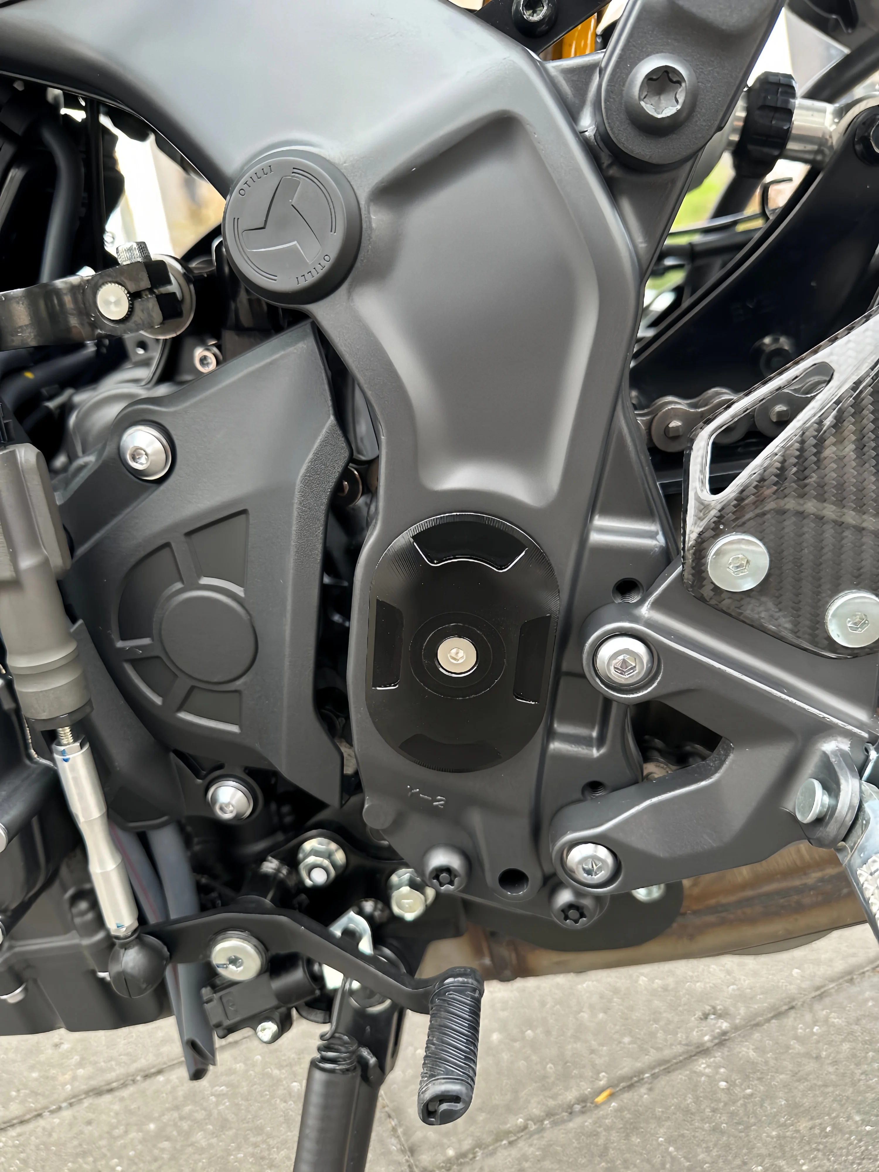Фото НОВЫЕ Заглушки для отверстий в раме мотоцикла с ЧПУ для YAMAHA Tracer9 GT, Tracer9 GT+, Y-AMT, MT09, MT09 SP, MT09 Y-AMT, XSR900 и GP, 2021-2026 гг. №2