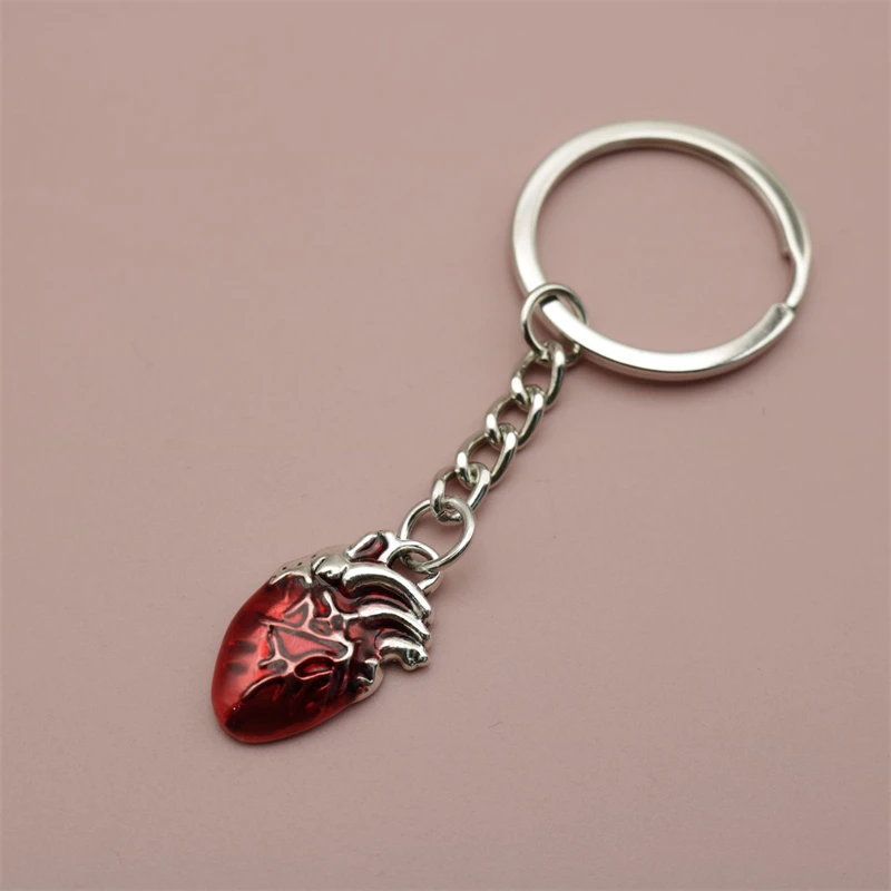 Брелок с сердечком в готическом стиле
