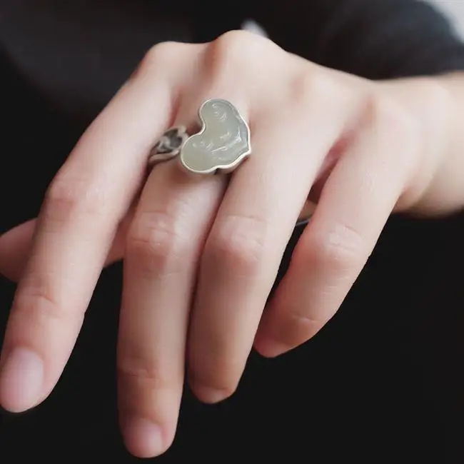 Ruyi Южный серебряный орнамент ручной работы большой указательный палец Sansheng III