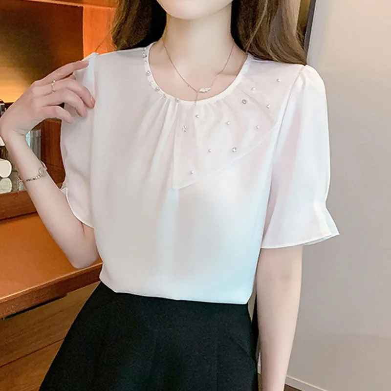 Женская шифоновая блузка с коротким рукавом круглым вырезом и вышивкой