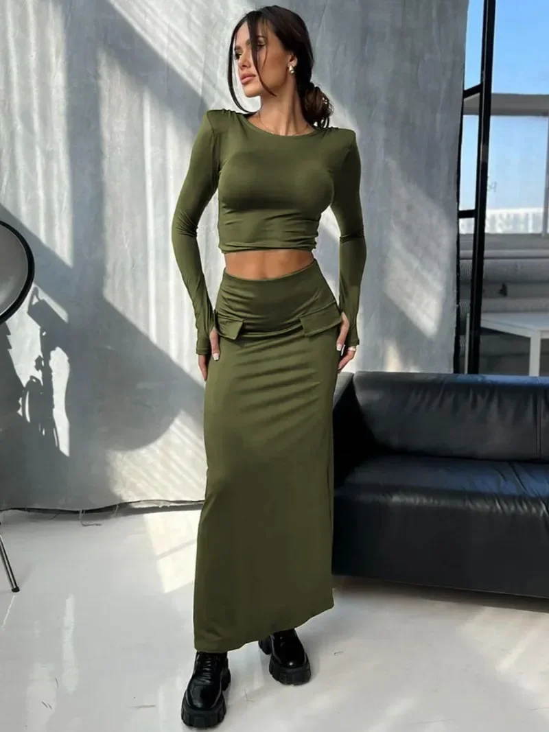 Женский наряд укороченный топ с круглым вырезом и длинными рукавами футболка