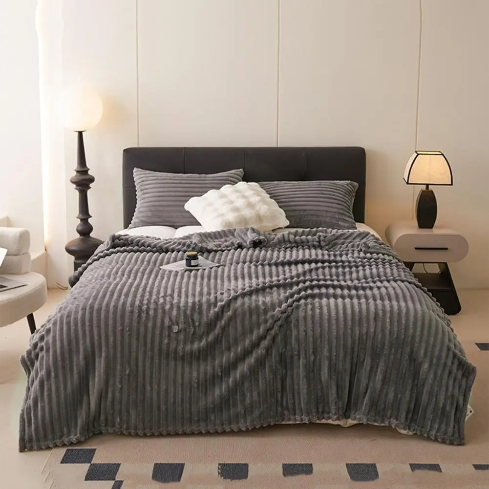 Фланелевое одеяло утолщенное искусственное плюшевое с пузырьковой текстурой