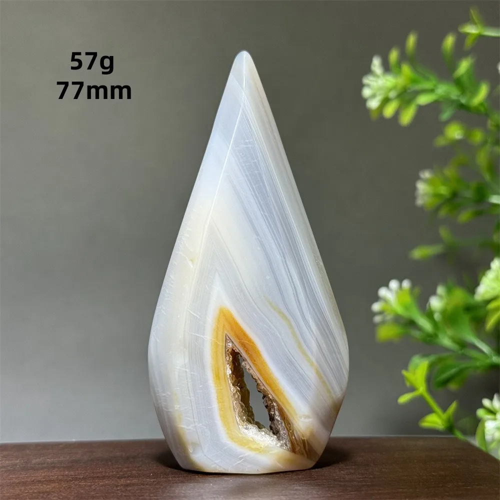 

Желтый полосатый агат, кристаллическая пещера