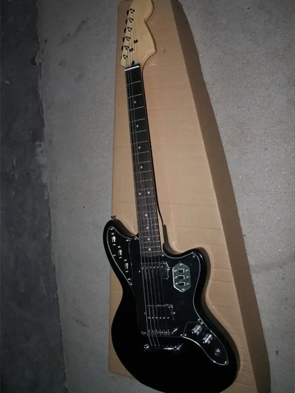 

High Quality Six String Same style as Jaguar Electric Guitar shipping free
