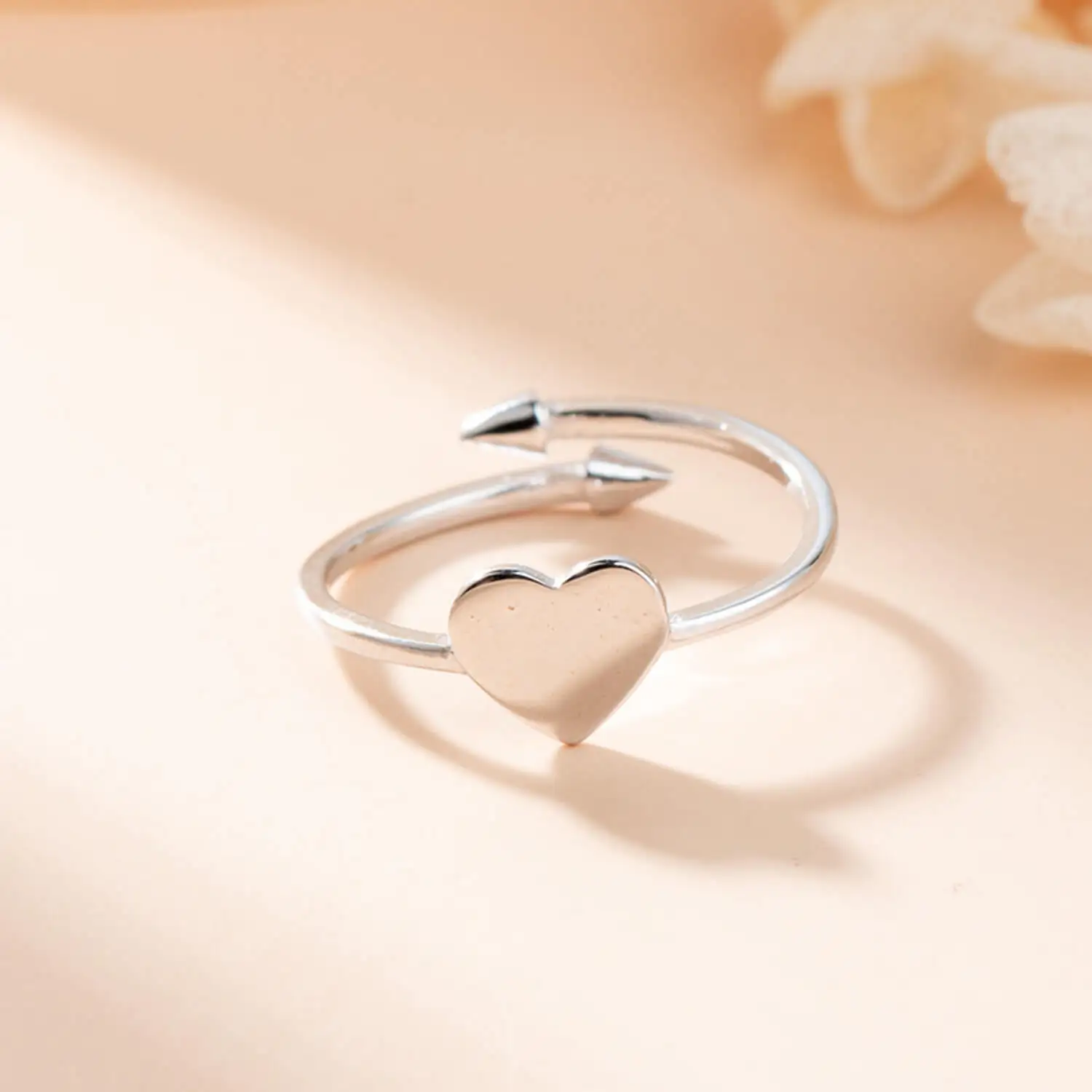

Heart Shield Nail Ring YR40044