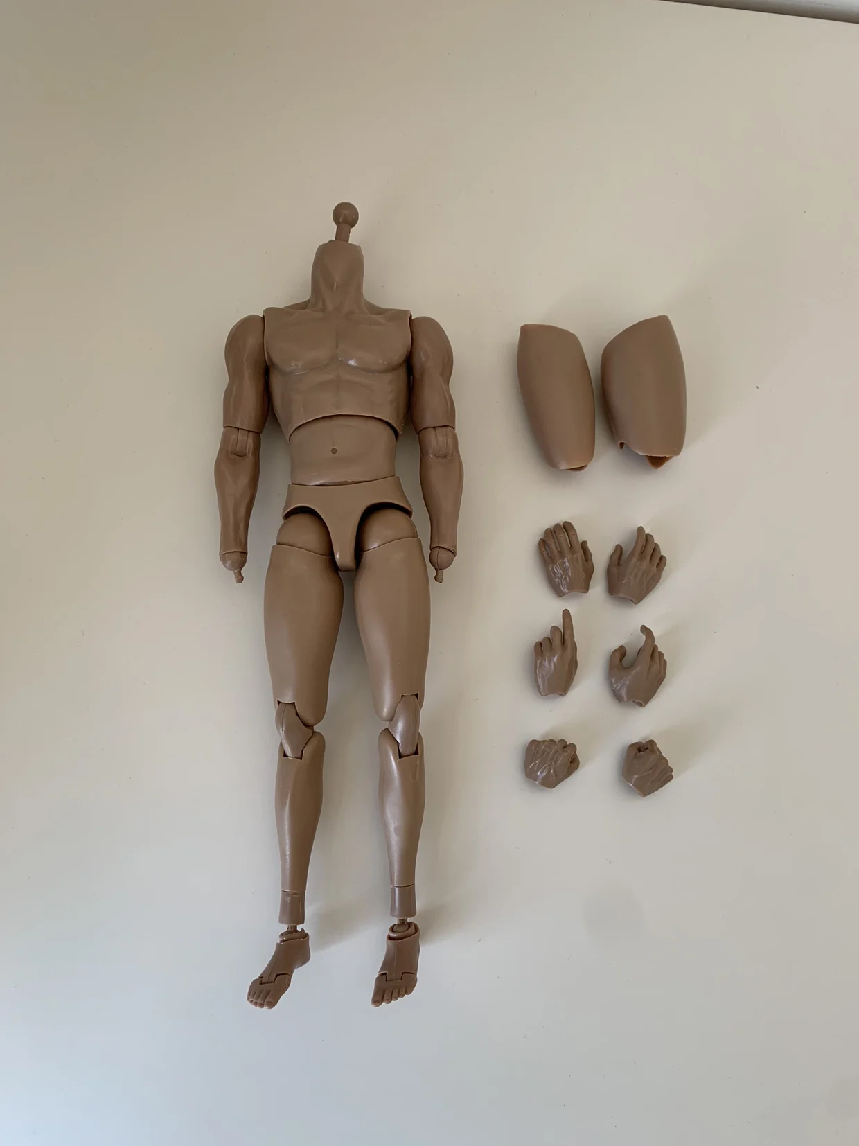 

Toy Center 1/6 Male Soldiers with Half Rubber Coated Muscle Body is Suitable for HT Head Carving Universal Version 12 Inches
