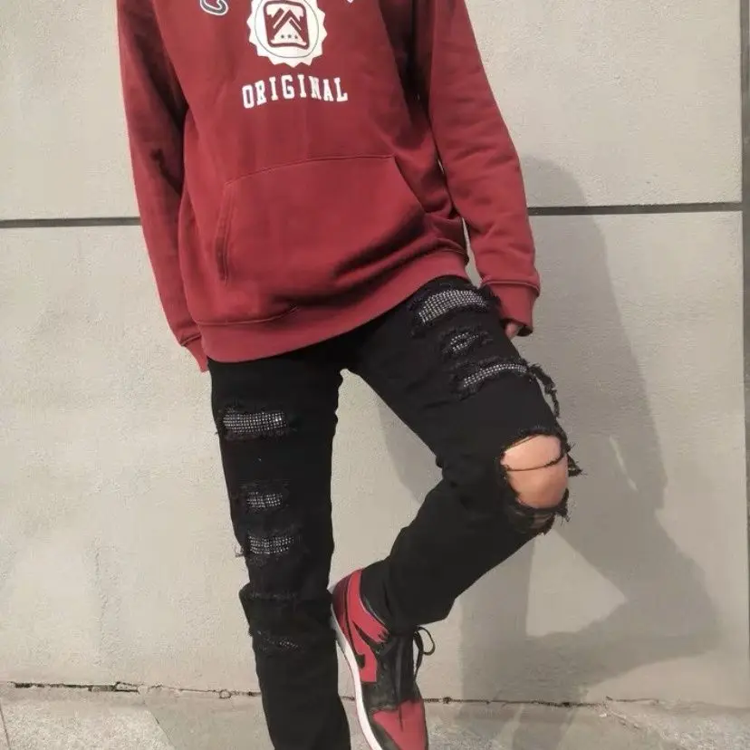 

Новые мужские повседневные облегающие джинсы со стразами, модные рваные джинсы в стиле пэчворк, черные Стрейчевые джинсовые брюки 565