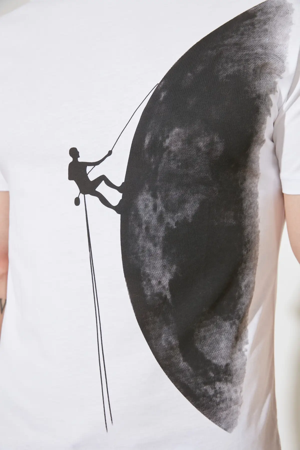 

Trendyol Men 'S Regular Fit Printed Short-Sleeve T-Shirt TMNSS21TS2836