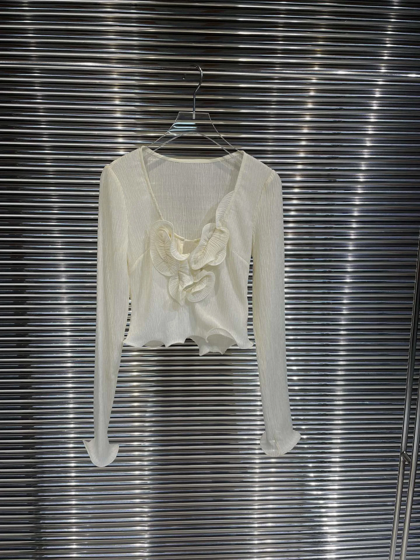 

Новинка 2023 на раннюю осень, новый топ с оборками и длинными рукавами! Элегантный и универсальный.