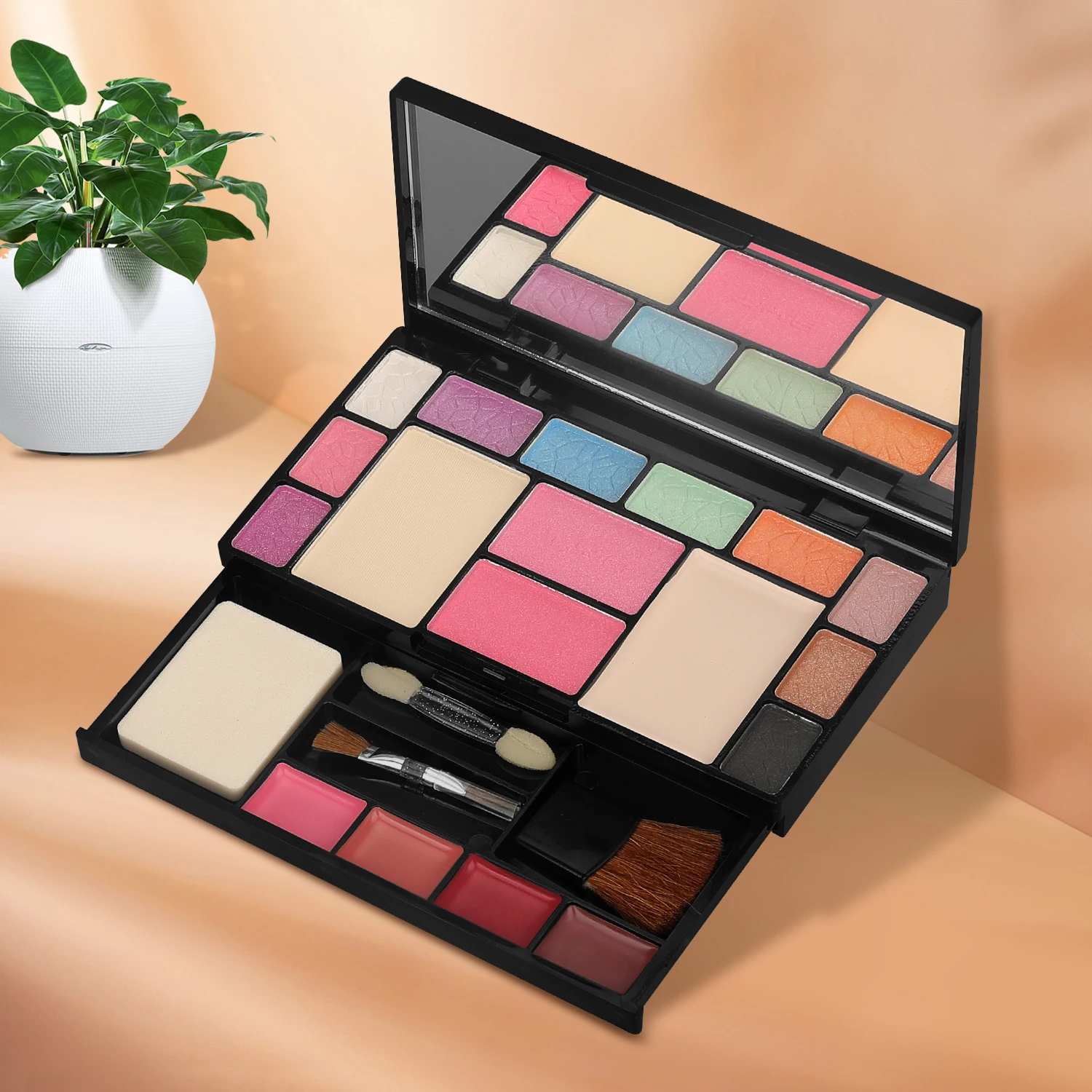 Набор для макияжа с кисточками 18 цветов