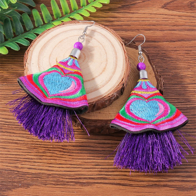 Женские серьги-подвески в этническом стиле с вышивкой виде сердца