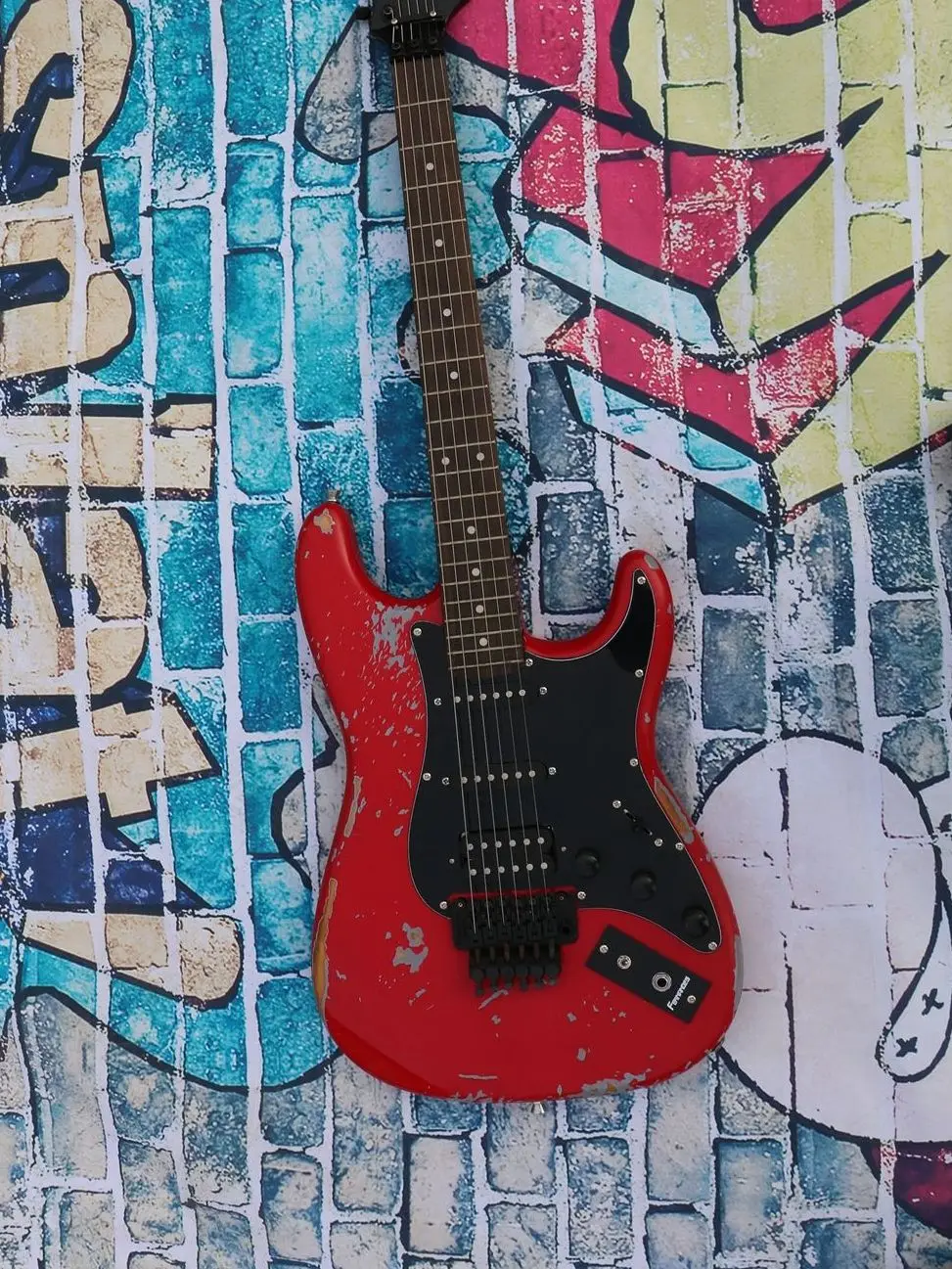 

Red ST used guitar, high-end pickup, white guard, physical shooting, quality assurance