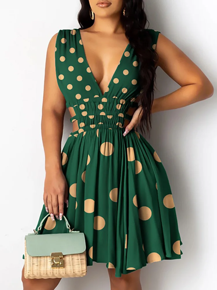 

Женское платье с вырезом на талии и принтом