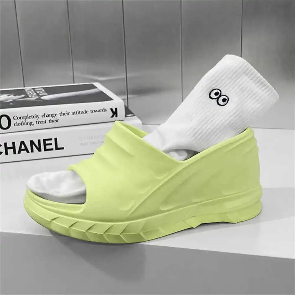 Осенние женские сандалии для спальни 43 летние шлепанцы обувь кроссовки