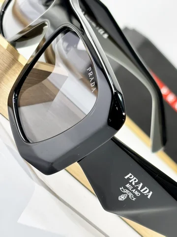 Солнцезащитные очки PRADA для женщин