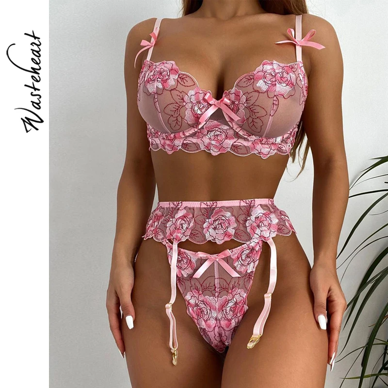 

Женский комплект нижнего белья из 3 предметов