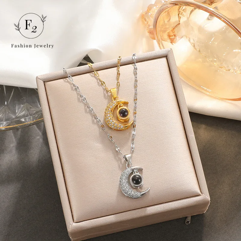 

Luxury Diamond Moon Projection Pendant Necklace for Women Fashion Temperament 100 Languages I Love You Collar Chain Jewelry