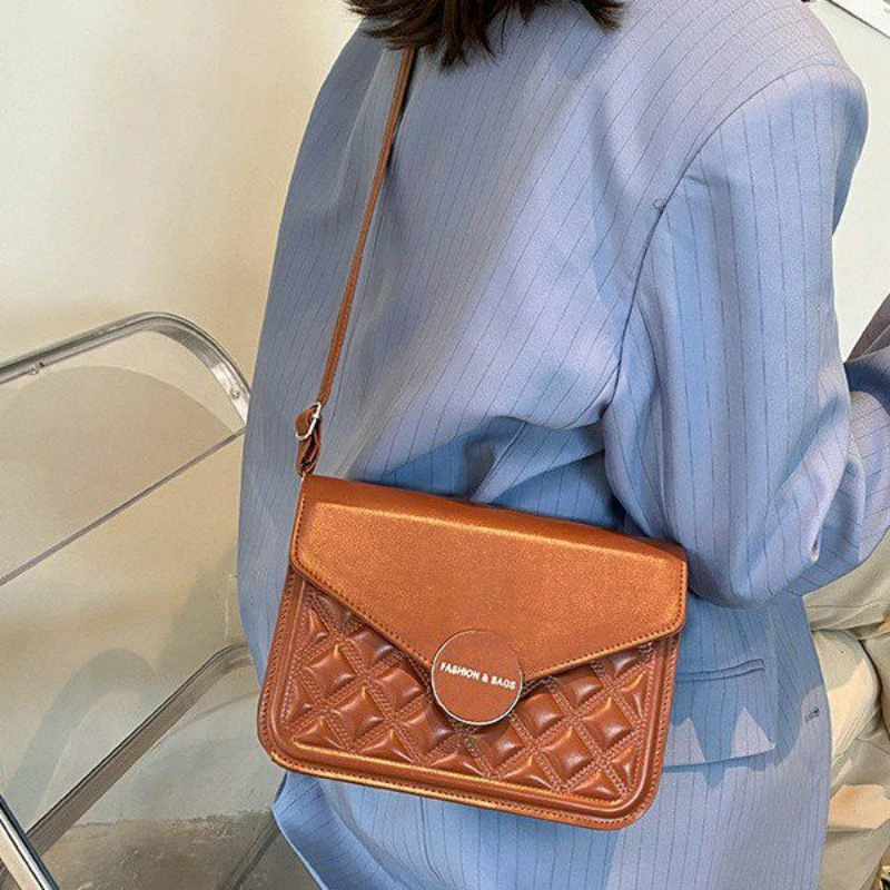 

TRAVEASY 2022 New Fashion Sense Bags Women's Casual Fashion Handbags Rhombic Embossed Shoulder Slung Small Square Bags Square