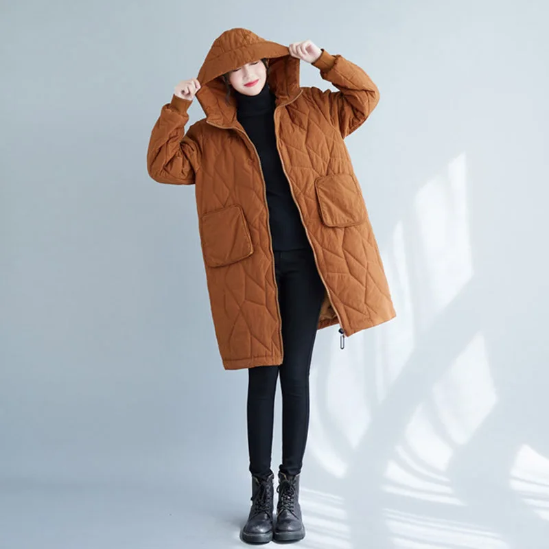 Женская утепленная куртка средней длины свободная легкая большого размера с