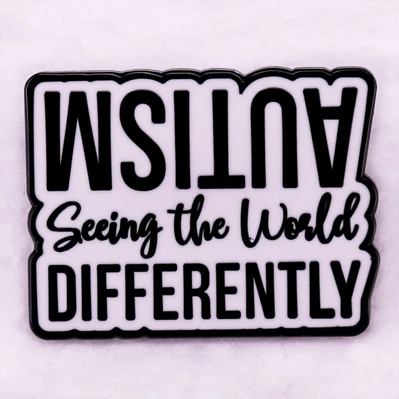 

Металлическая брошь-значок с надписью «аутизм и мир»