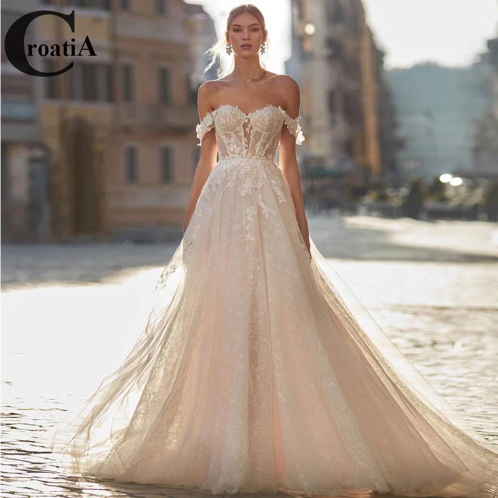 

Привлекательные Свадебные платья Croadia для милой невесты 2023 с открытыми плечами и открытой спиной трапециевидного силуэта со шлейфом Свадебное платье