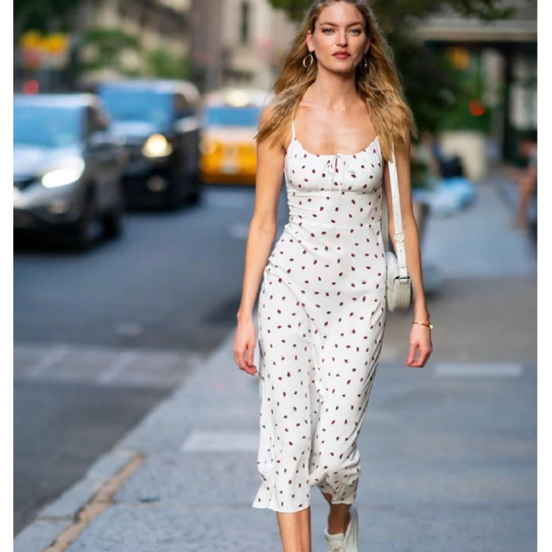

2022 Spring And Summer Women's Fashion Open Back Pleated Suspender Lace Up High Waist Strawberry Print Dress