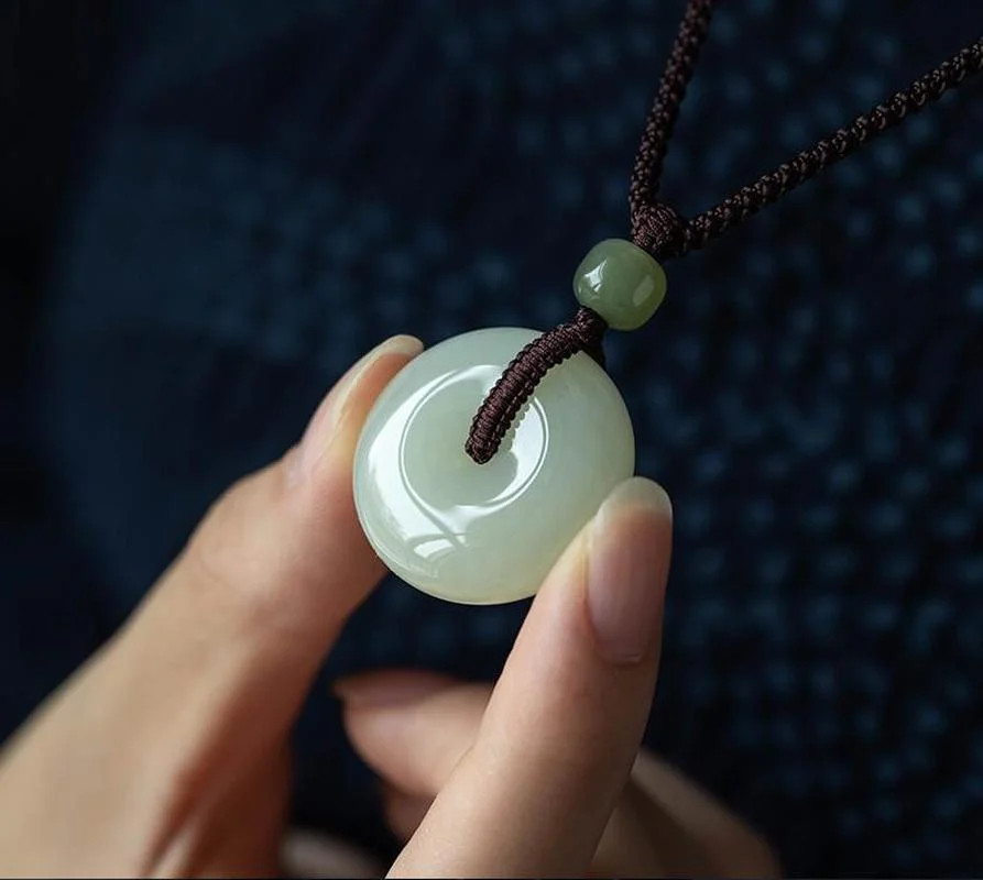 

New Chinese characteristics peace buckle pendant white jade pendant