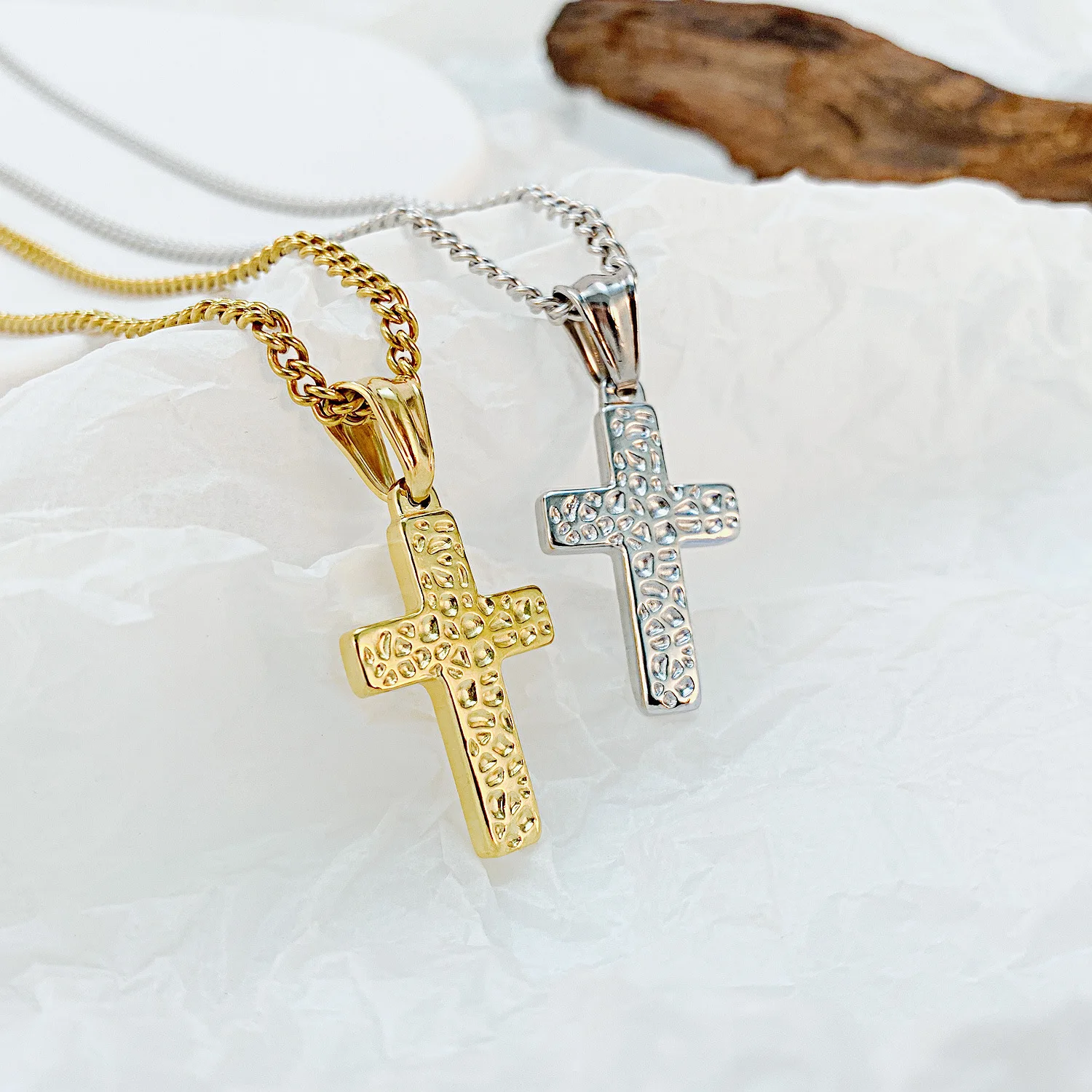 

Hip Hop Retro Cross Pendant Classic Fashion Titanium Steel Necklace for Women