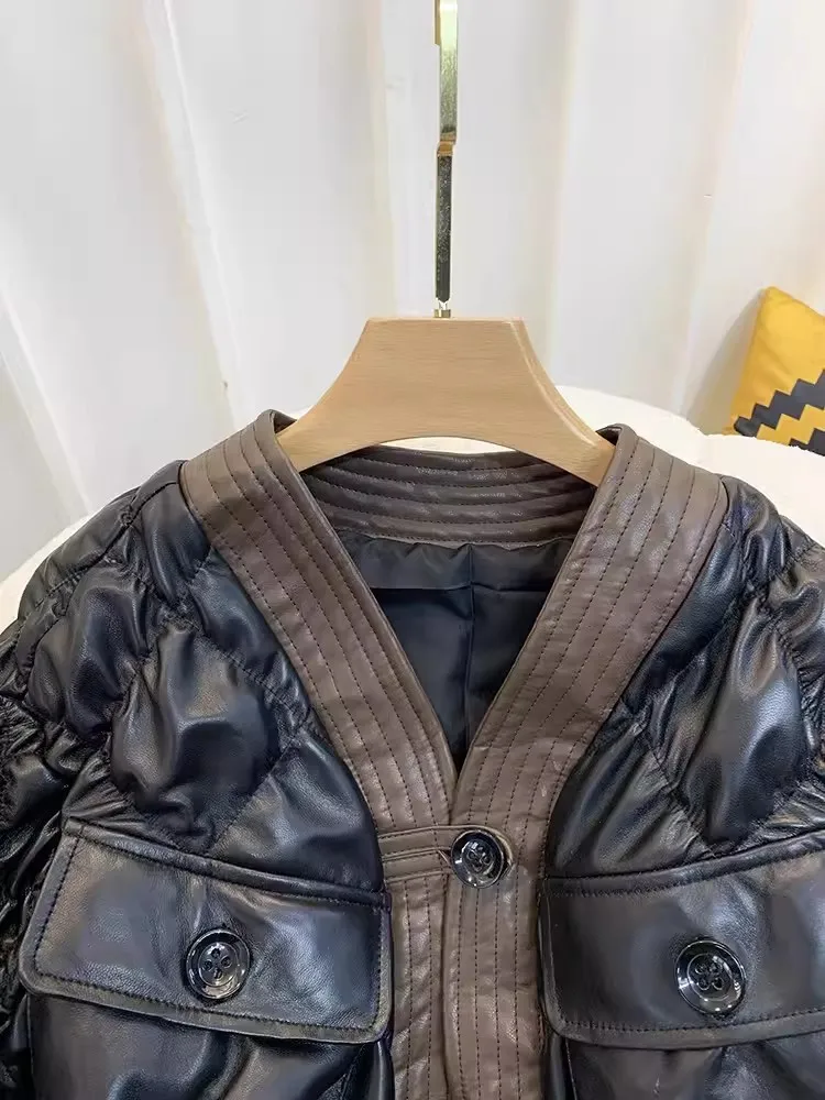 Женская куртка из натуральной кожи с v-образным вырезом