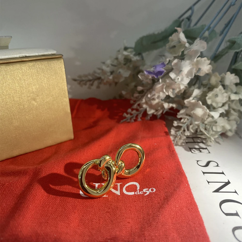 

Золотые маленькие круглые серьги, модные, простые, высококачественные женские универсальные серьги для свиданий и путешествий, подходят для UNO DE 50