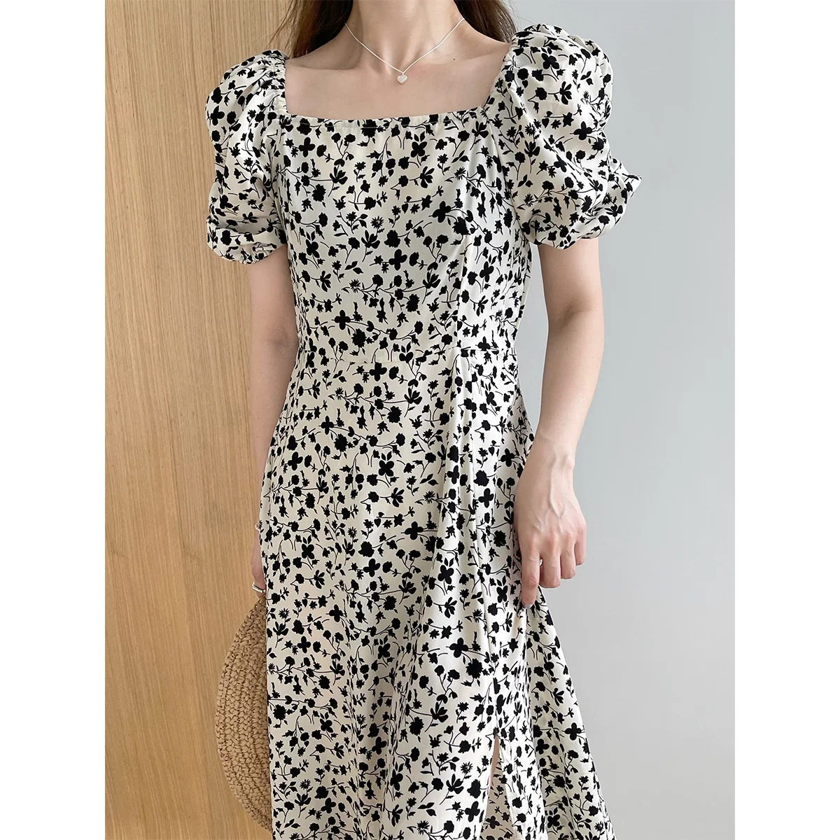 

2022 Summer Floral Dress Women French Retro Split Dress Fashion Casual Mid-length Ladies Chic Pretty Short-sleeve A-line Dresses