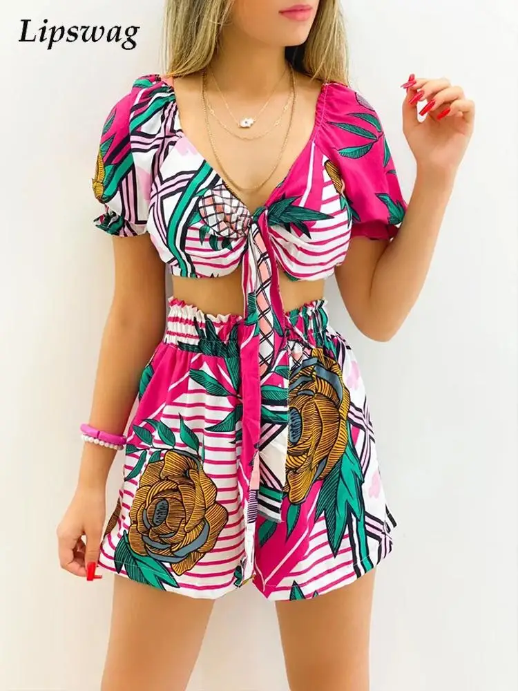 

Комплект из двух предметов женский с принтом, пикантный укороченный топ с V-образным вырезом и шорты с высокой талией, элегантная одежда, на ...