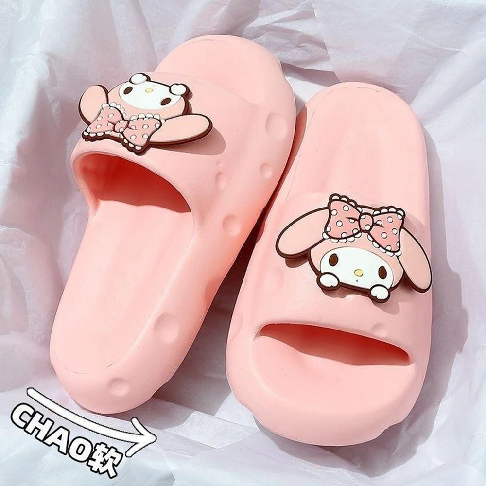 Фото Мультяшные тапочки Cinnamoroll Kuromi Sanrio Kawaii, милые аниме-тапочки для девочек, летние, для дома, ванной, душа, нескользящие сандалии для студенток №4