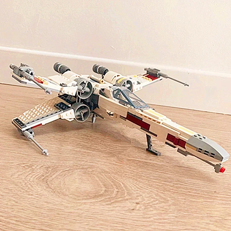 700 + шт. Детский конструктор Галактика-космический самолет